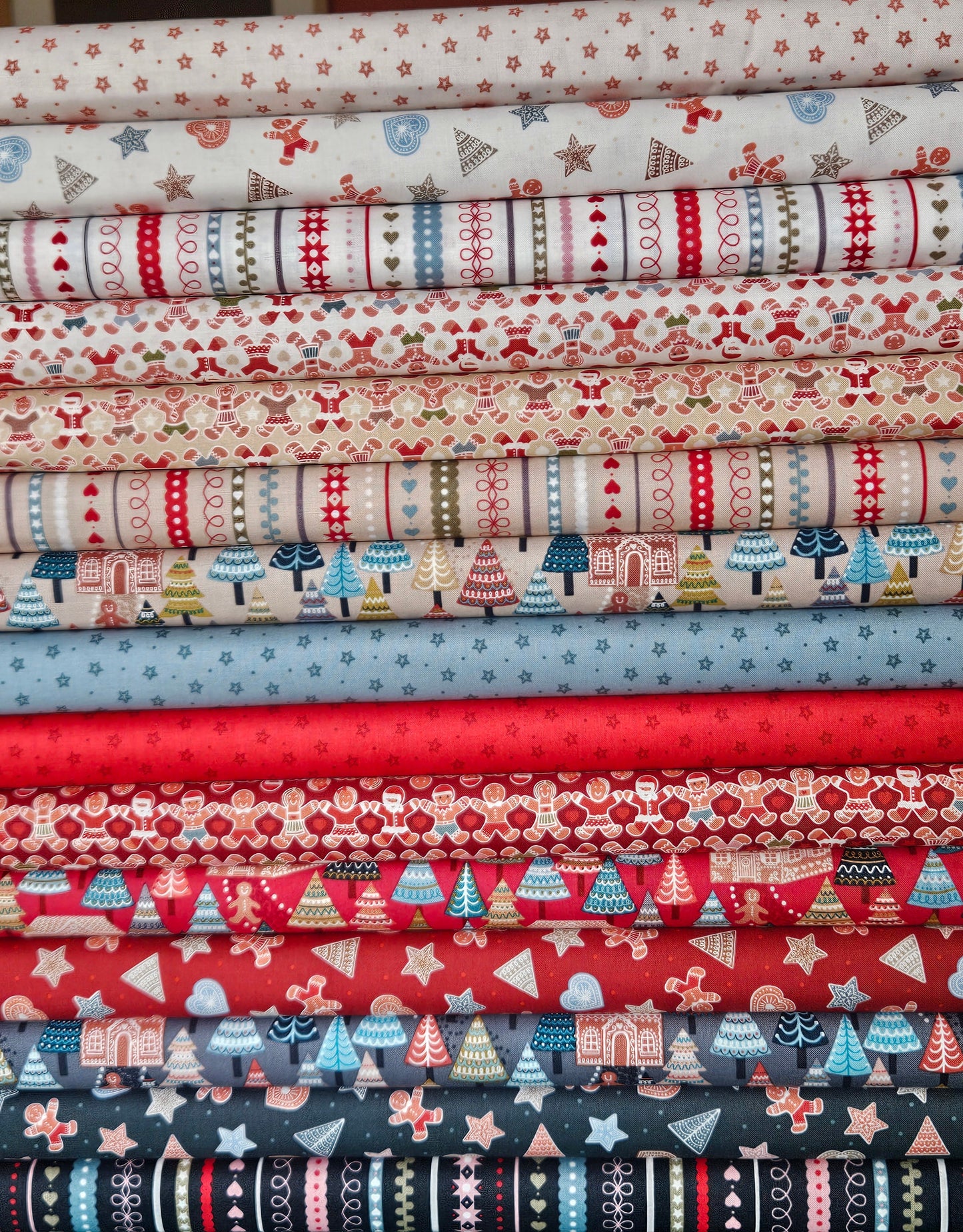Fat Quarter Bundle 15 pieces - Gingerbread Season Collection by Lewis & Irene