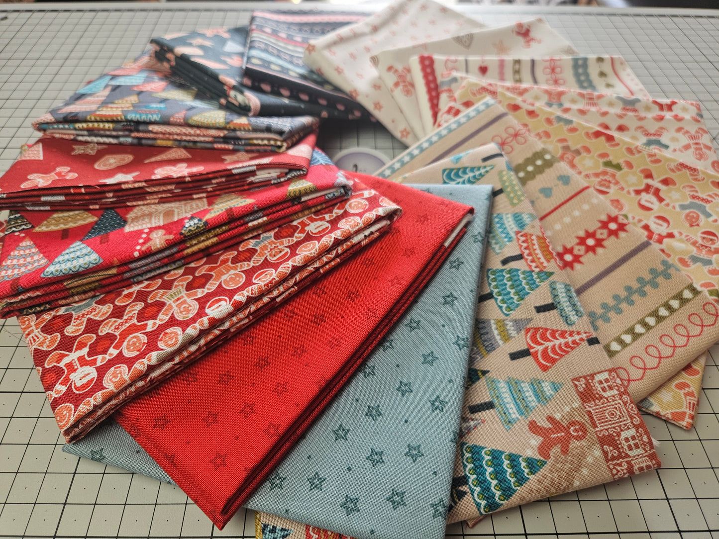 Fat Quarter Bundle 15 pieces - Gingerbread Season Collection by Lewis & Irene
