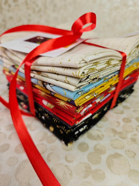 Fat Quarter Bundle - Away in a Manger with gold metallic by Lewis & Irene