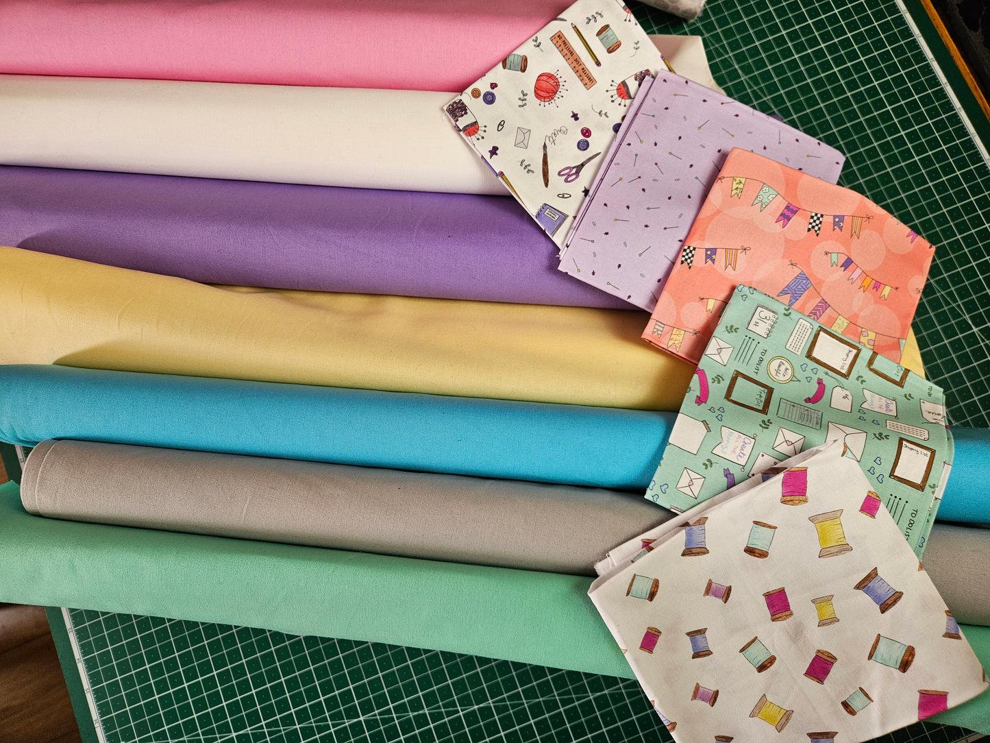Procraftination Bundle of 5 Fat Quarters by The Fabric Squirrel – Cotton Prints