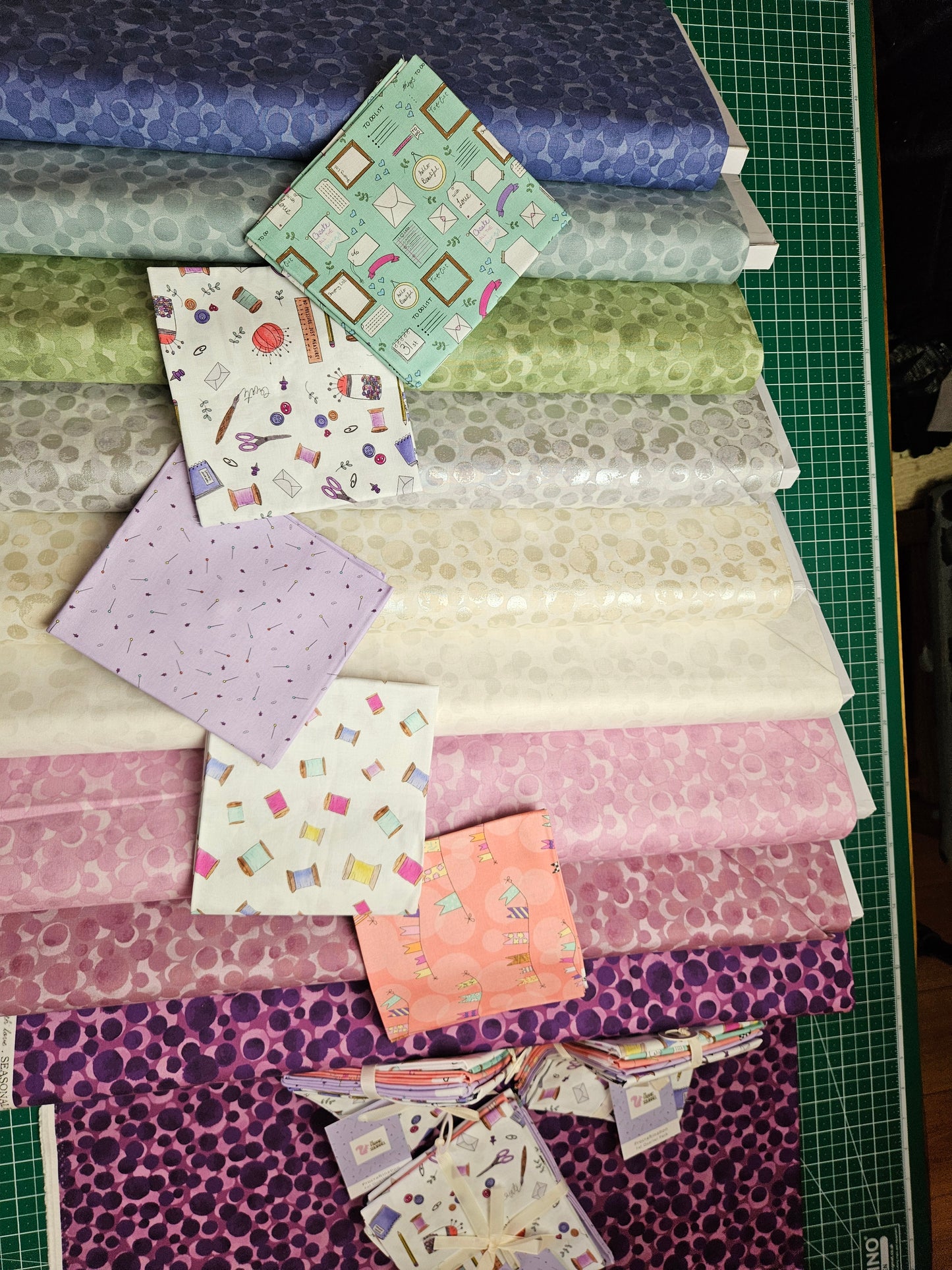 Procraftination Bundle of 5 Fat Quarters by The Fabric Squirrel – Cotton Prints