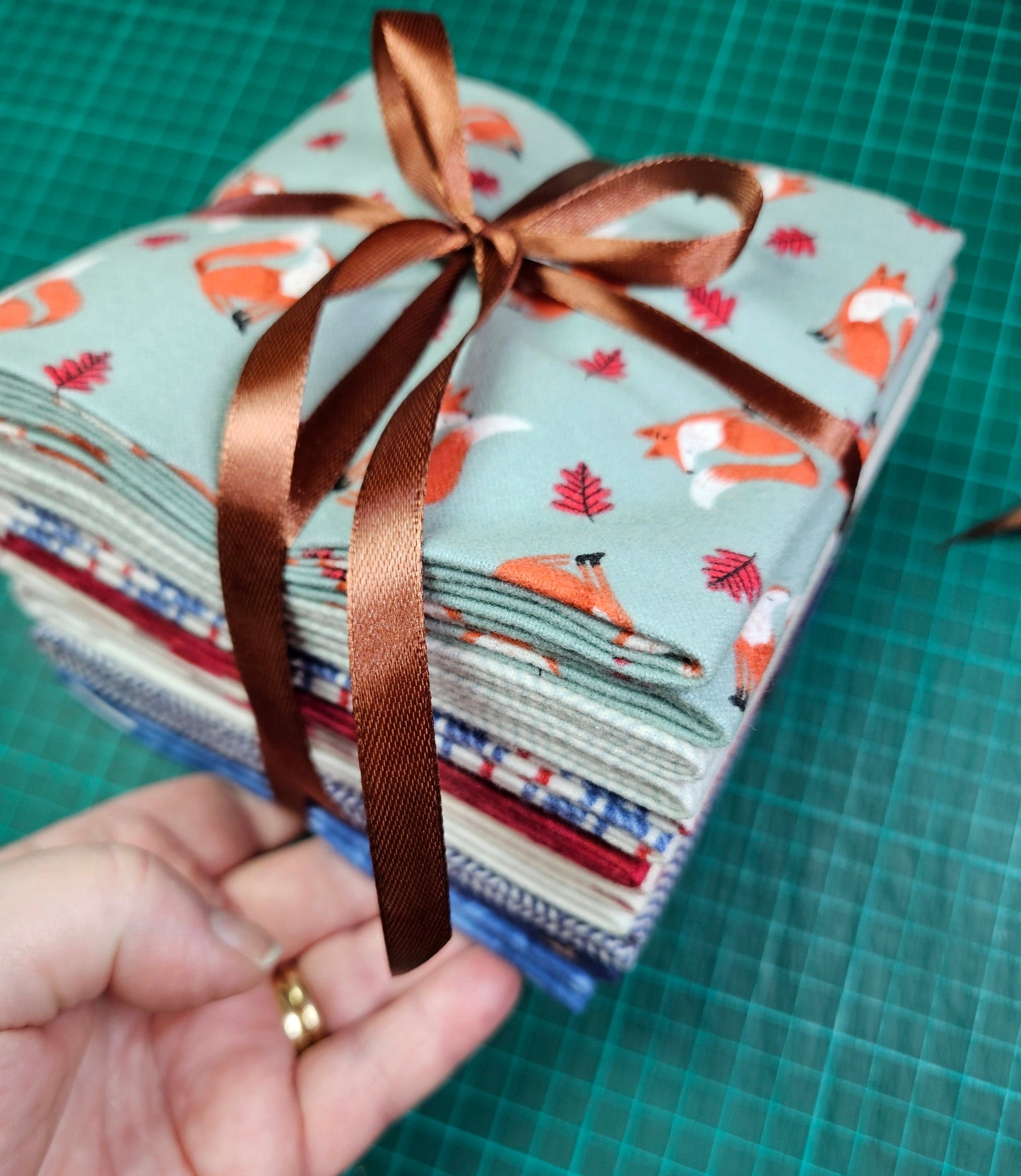 Fat Quarter Bundle - Country Comforts Flannel - Fabrics collection by Lewis & Irene