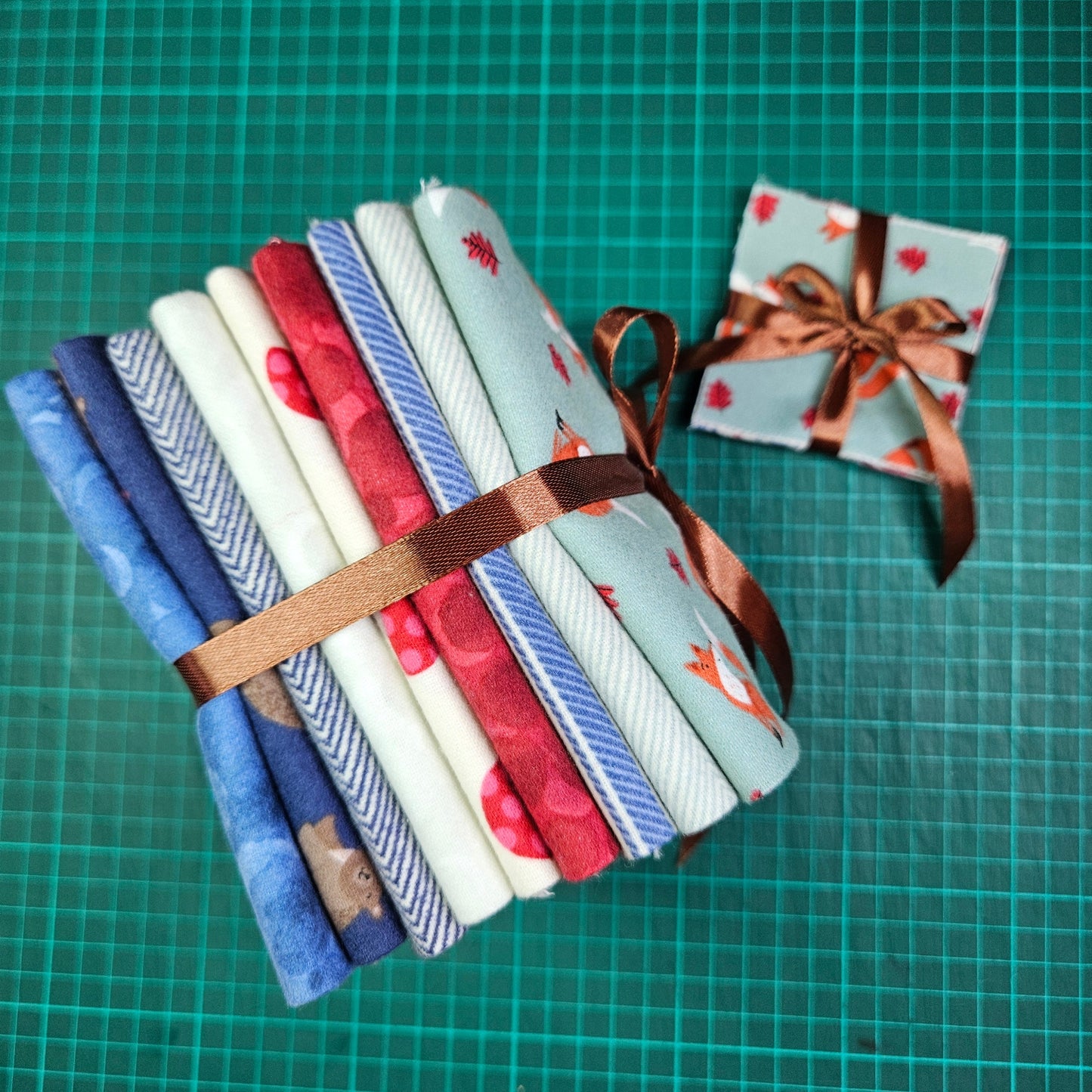 Fat Quarter Bundle - Country Comforts Flannel - Fabrics collection by Lewis & Irene