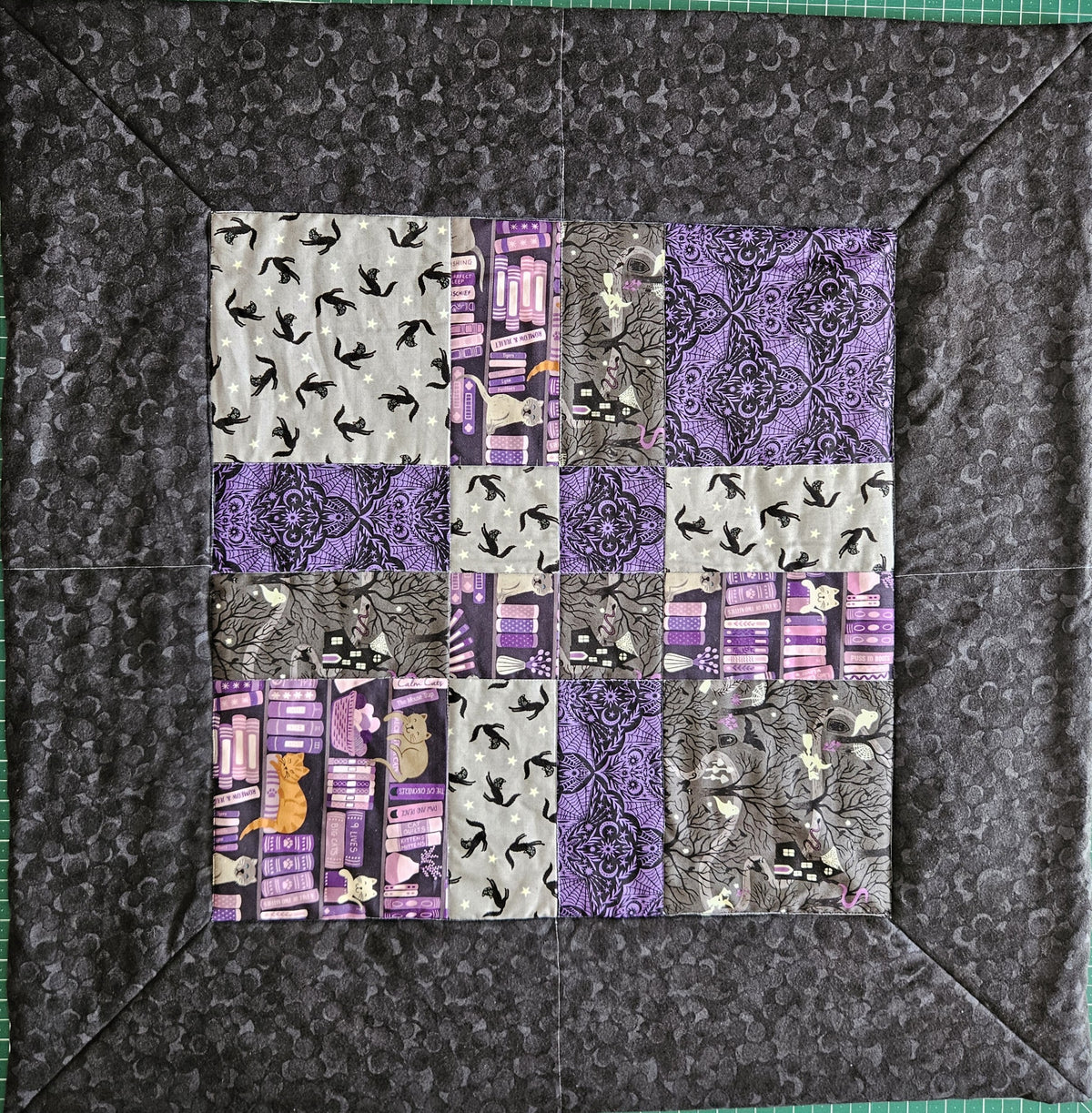 Pet - Baby Quilt Kit - Halloween & Cats. All included. Size 27.5" X 27.5"