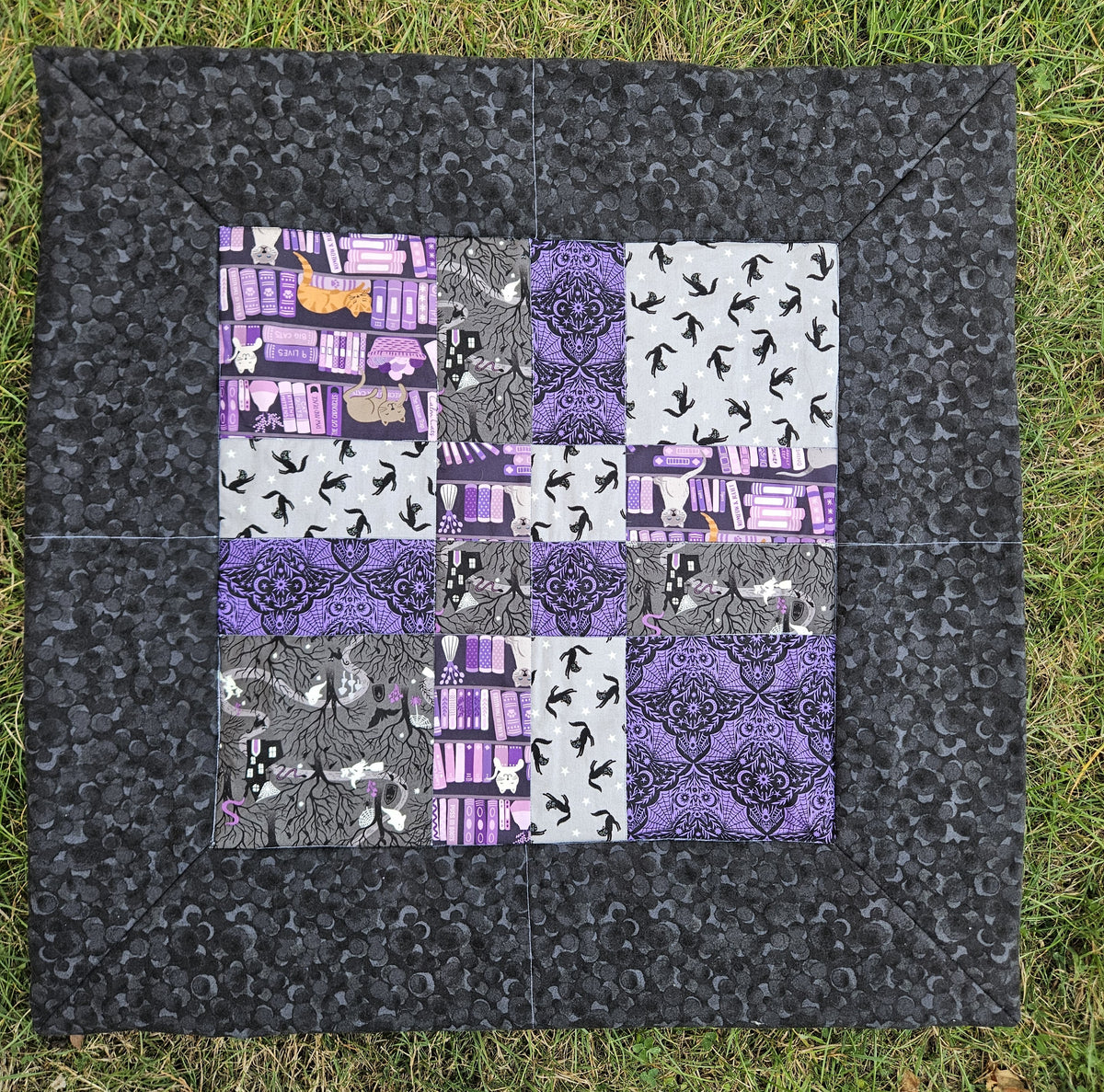 Pet - Baby Quilt Kit - Halloween & Cats. All included. Size 27.5" X 27.5"