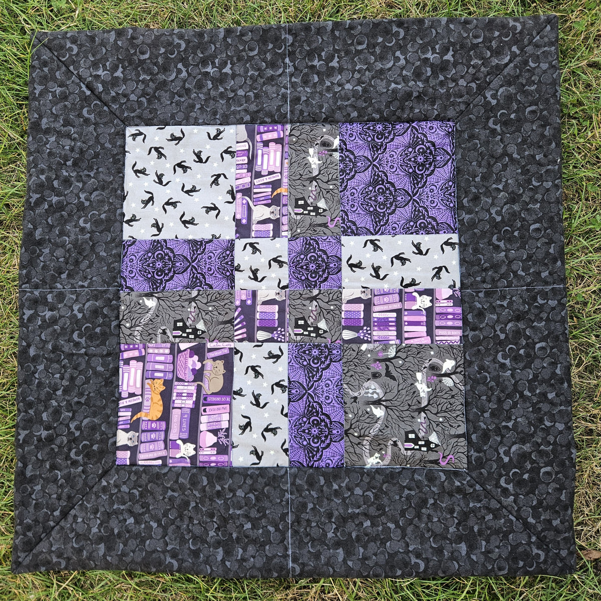 Pet - Baby Quilt Kit - Halloween & Cats. All included. Size 27.5" X 27.5"