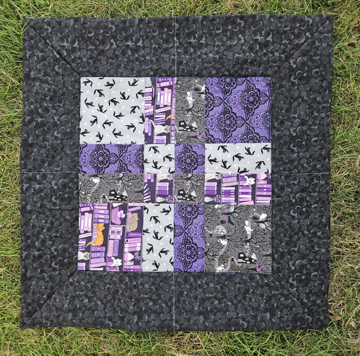 Pet - Baby Quilt Kit - Halloween & Cats. All included. Size 27.5" X 27.5"